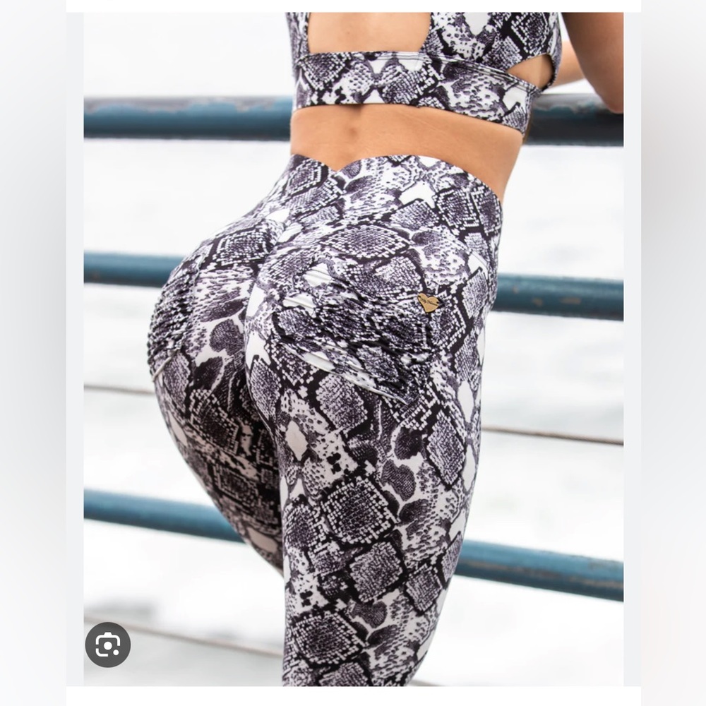 Cute Booty Lounge leggings in Wild at Heart (Snakeskin)
